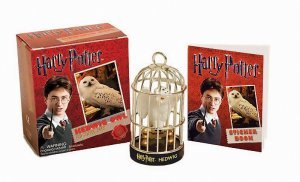 Фигурка Harry Potter Hedwig Owl Kit and Sticker Book (Miniature Editions)